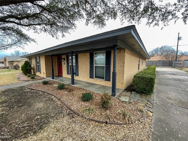 Photo - 1714 Crescent Dr