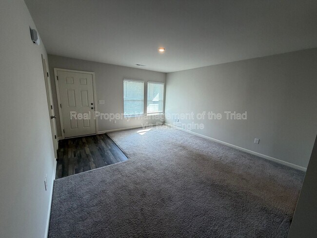 Photo - 4100 Devonwood Ct
