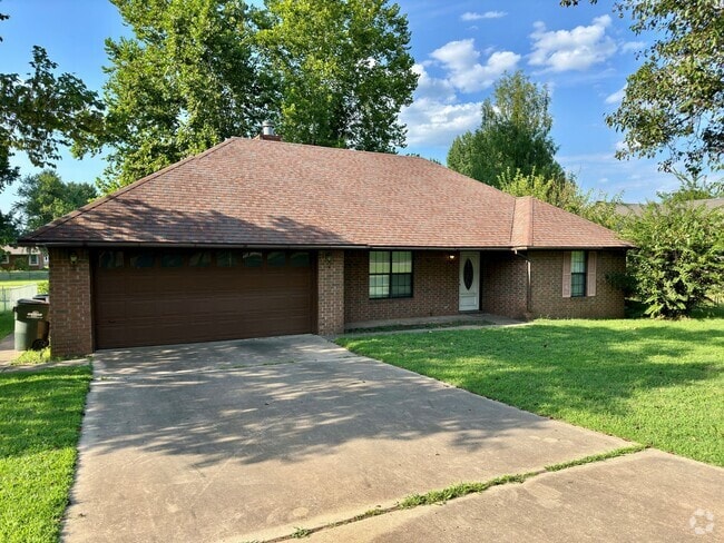 Building Photo - Cozy Elegance: Beautiful 2 Bed, 2.5 Bath H... Rental