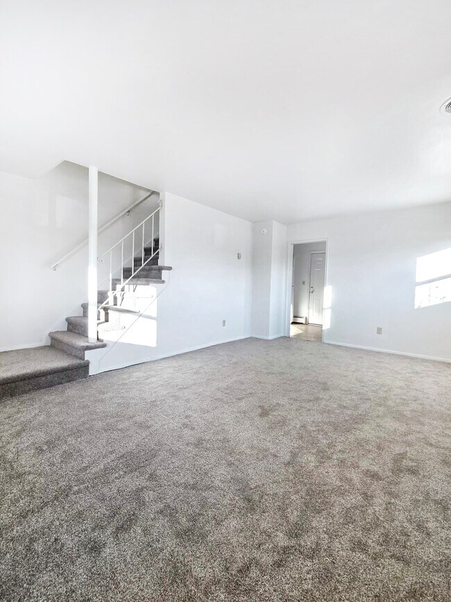 Photo - 806 8th St N