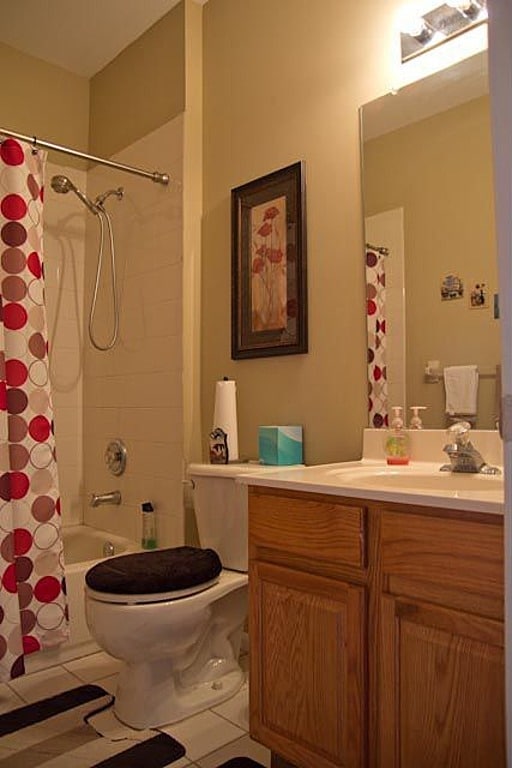 Guest Bath Room / Bath Room # 2 - 834 Dominick Ct Unit 834 Dominick Ct