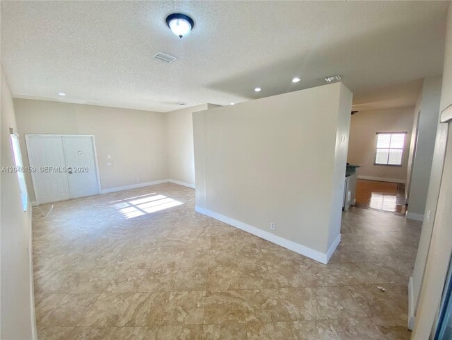 Photo - 837 Tanglewood Cir