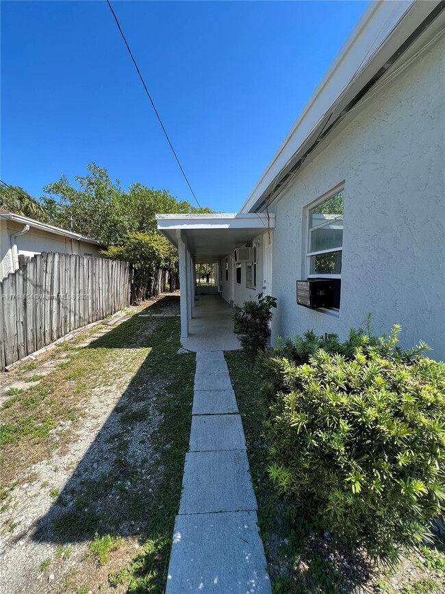 Photo - 122 NW 6th Ave Apartment Unit 1-3
