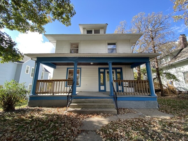 Building Photo - 1622 E 8th St