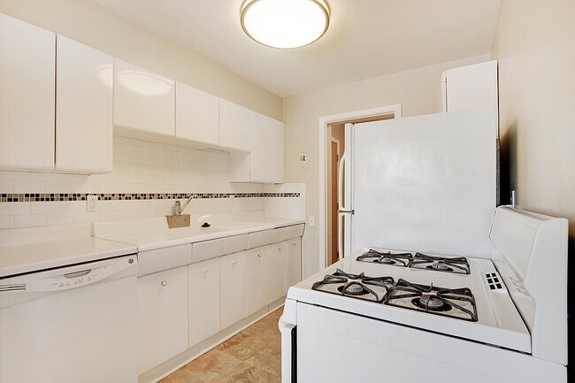 Photo - Hale Parkway