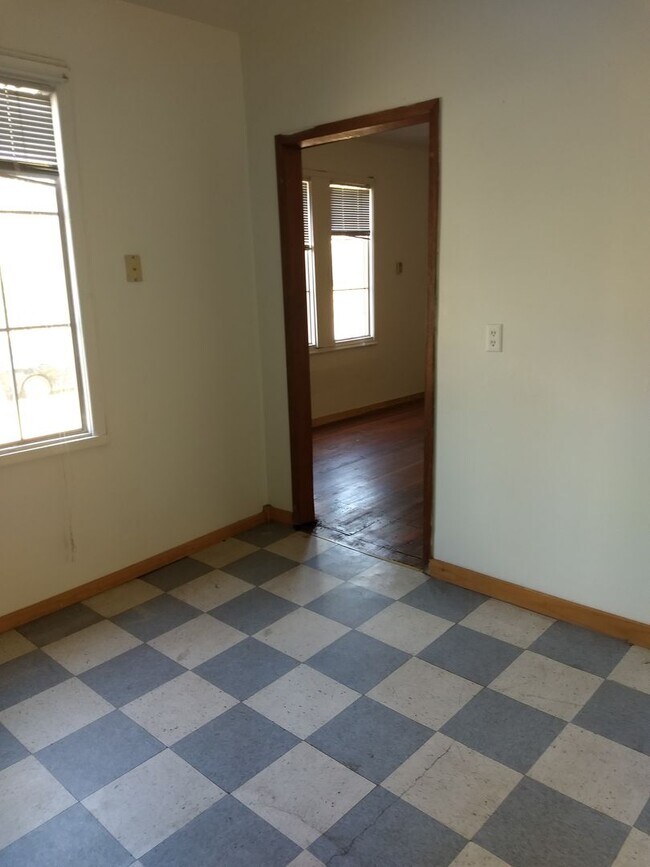 Photo - 423 Gladstone St