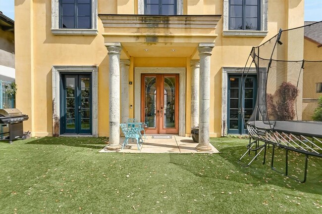 Photo - 504 Sunny Ln