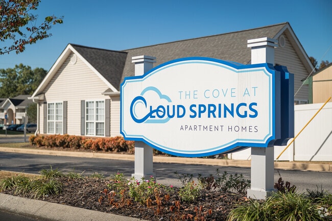 Entrada - The Cove at Cloud Springs Apartment Homes