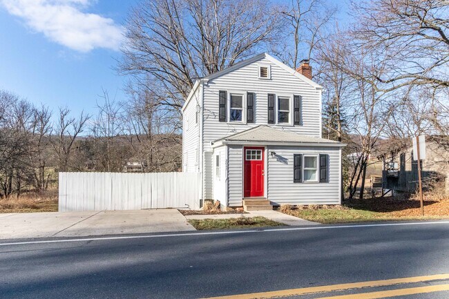 Photo - 2047 Halfmoon Valley Rd House