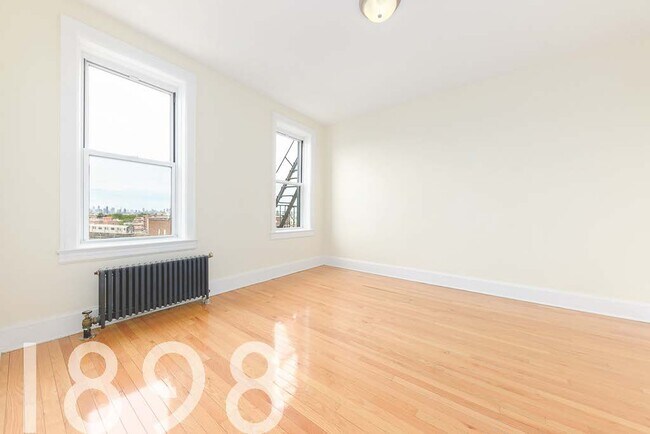 Habitación - 39-25 65th Street