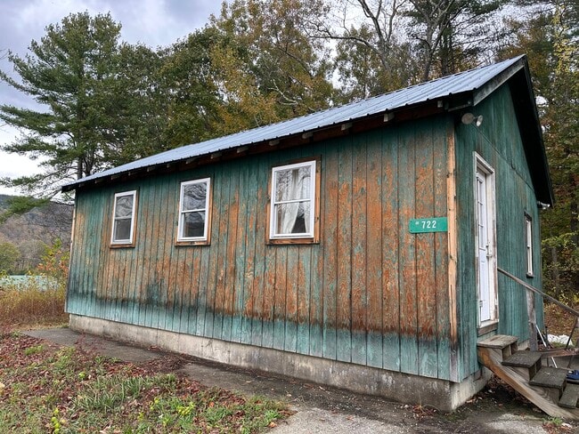 Building Photo - 722 VT 30