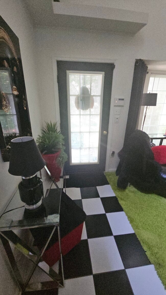 ENTRADA - 2220 Wellington Woods Dr