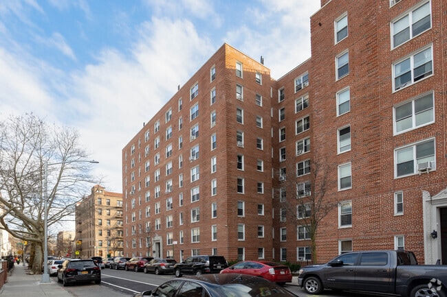 Photo - Flagg Court
