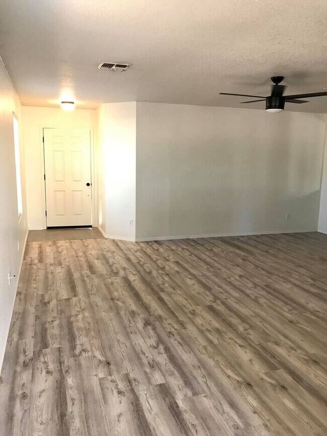 Photo - Spacious 3-bedroom plus den in North Phoenix