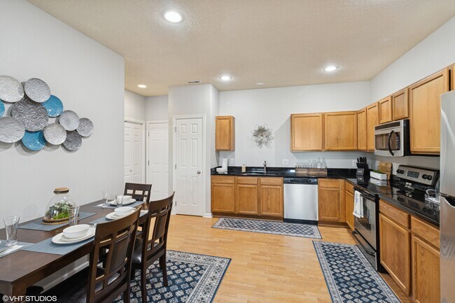 Photo - 284 SE Booth Ave