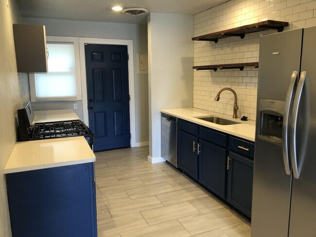 Photo - 823 E Lindsey St Unit 1