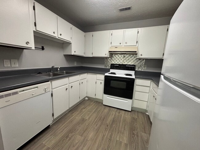 Photo - 106 Gardenview Dr Unit H
