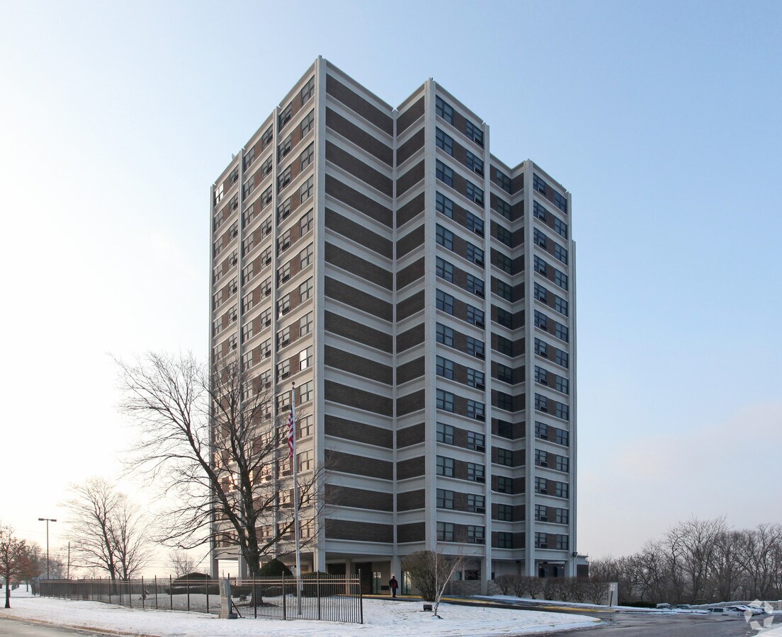 Marquette Manor - Marquette Manor Apartments