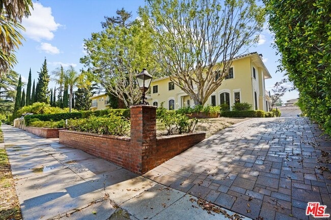 Photo - 624 S Arden Blvd
