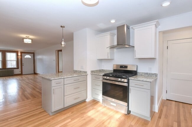 Photo - 17 Strathmore Rd Unit 1