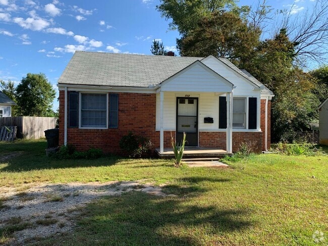 Building Photo - Charming 2 BR, 1 BA House AVAILABLE NOW