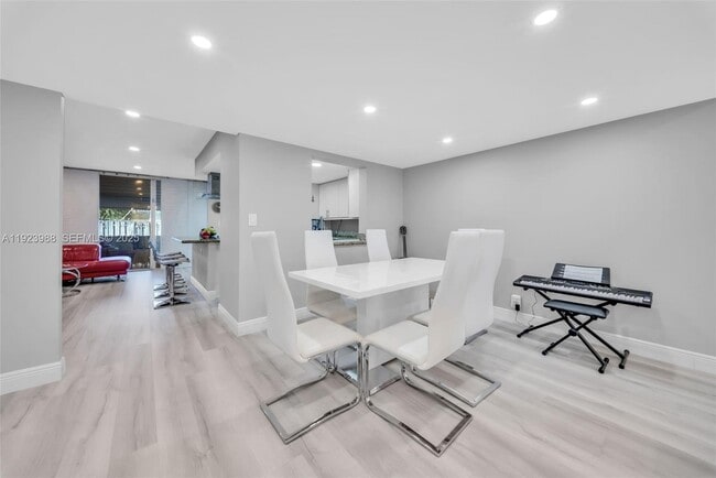 Photo - 707 NE 27th Ave