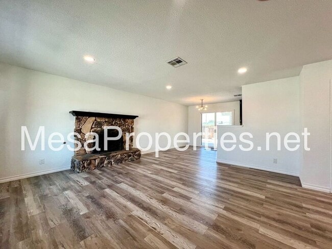 Photo - 17945 Sequoia St