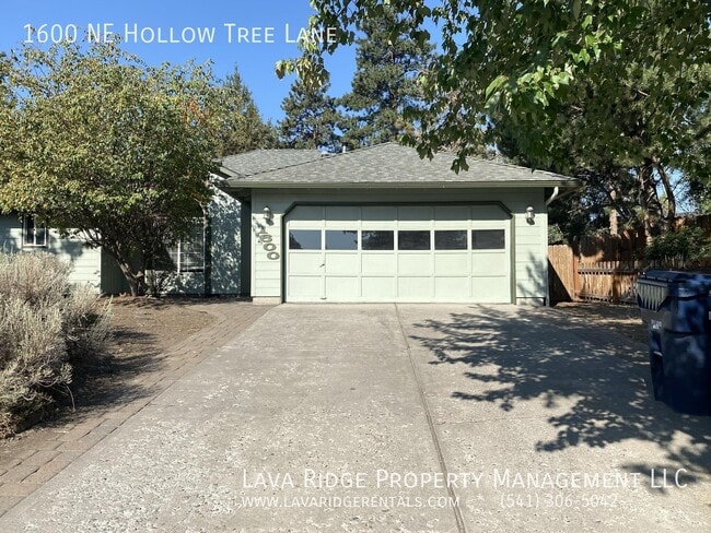 1600 NE Hollowtree Ln
