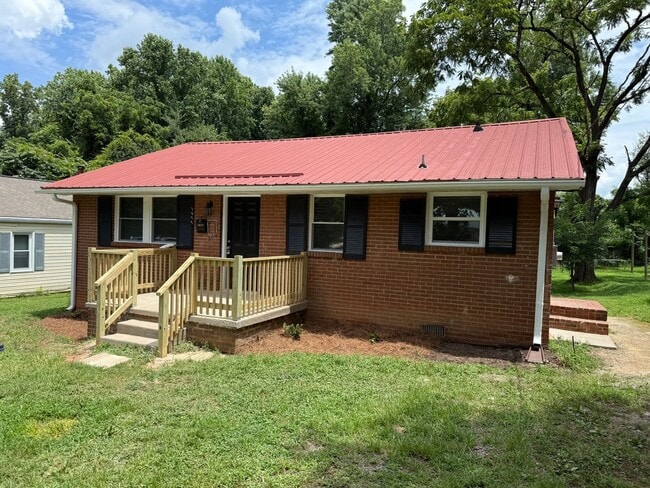 Building Photo - 1977 Bloomfield Dr Rental