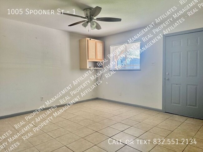 Photo - 1005 Spooner St Unidad 1