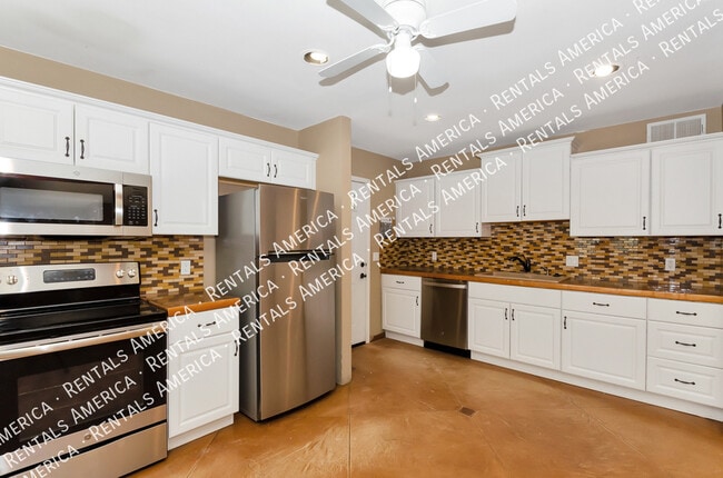 Photo - 5625 E 20th St