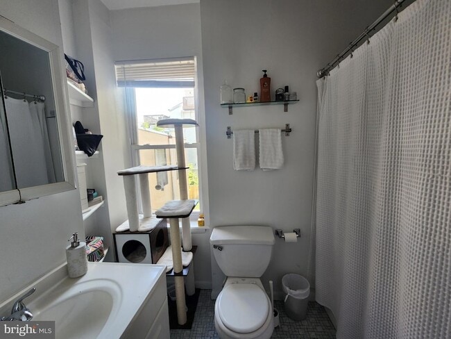 Photo - 2018 Bainbridge St Unit 2F