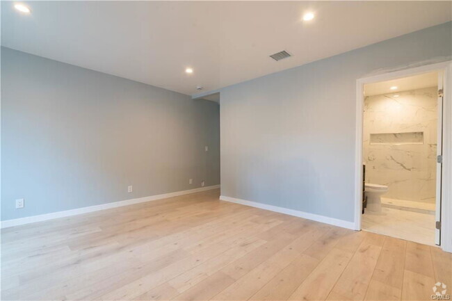 Building Photo - 20239 Hartland St Rental
