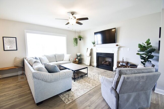 Photo - 517 Rempstone Ln