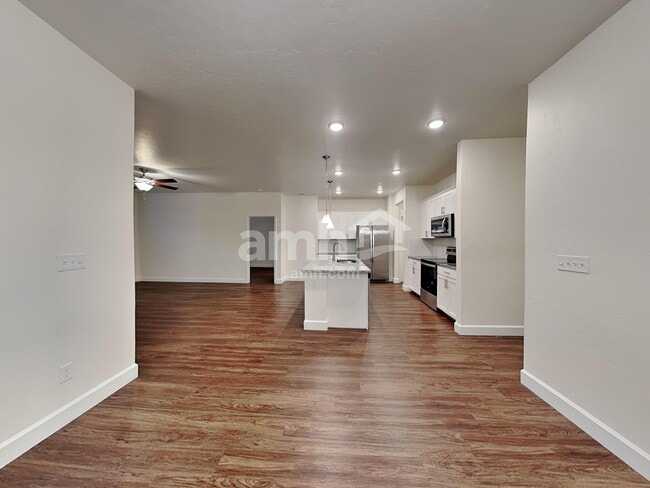 Photo - 3465 S Bartlett Ave