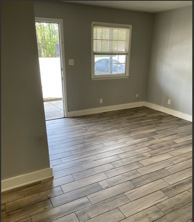 Photo - 3640-3690 Yarbrough Ave