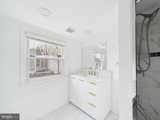 Photo - 628 McClellan St