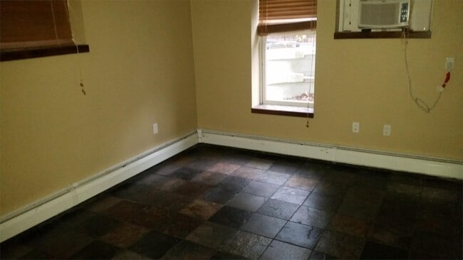 Photo - 932 E College St