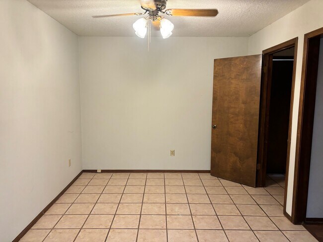 4006 NW 68th St