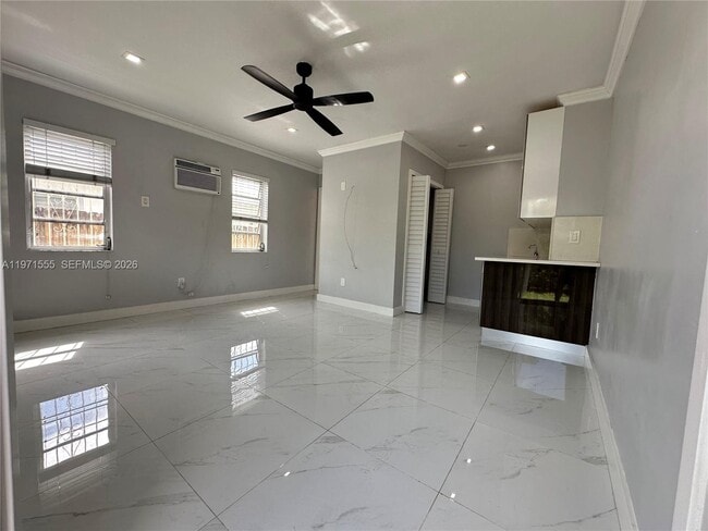 Photo - 3035 SW 27th Terrace Unidad REAR