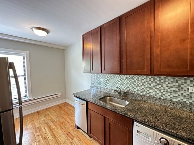 Photo - 556 W Arlington Pl Unit J03W
