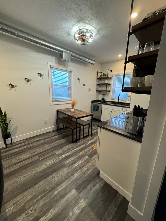 Photo - 664 New Castle Road Unit Apt 2