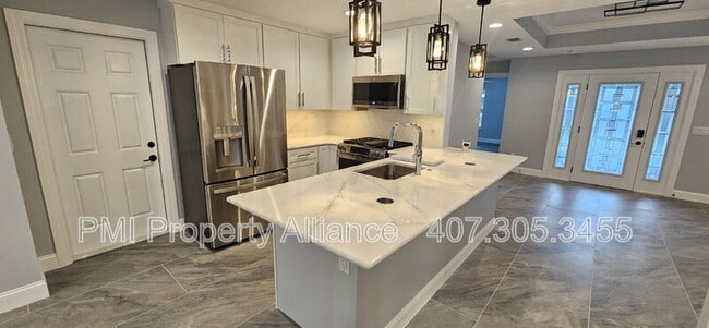Building Photo - 1120 Lincoln Terrace Unit B