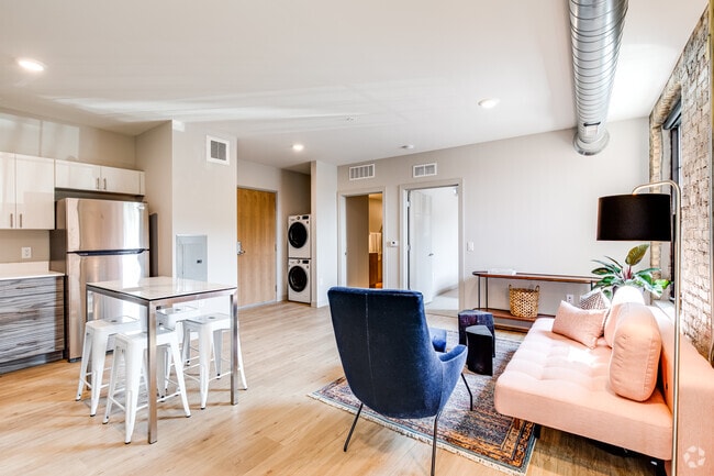 1BR, 1BA - 655SF - Living Room - Holden House