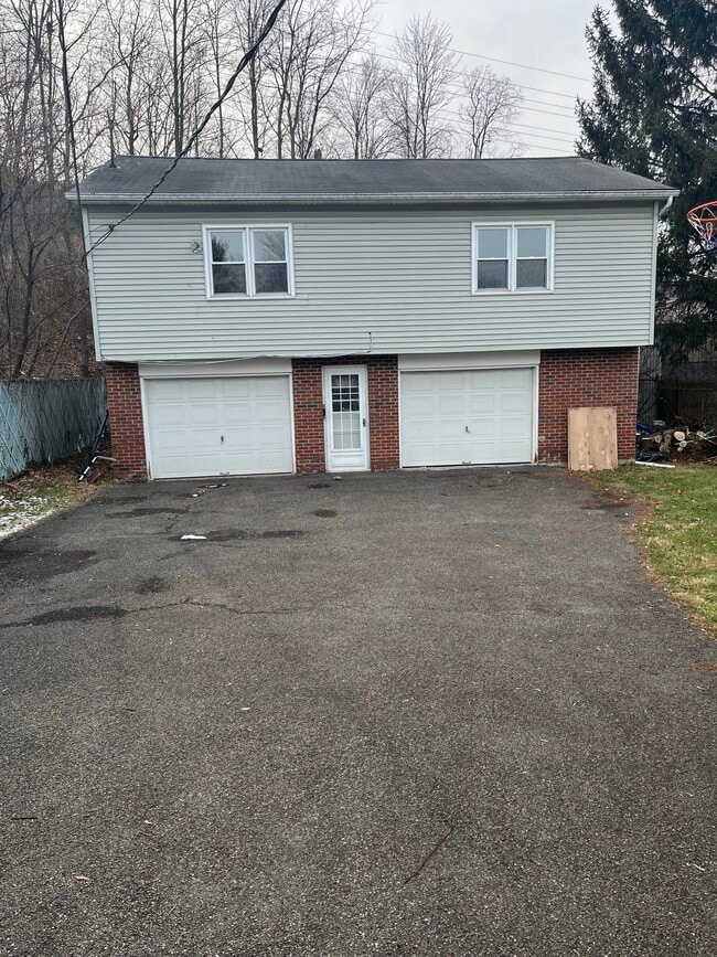 Building Photo - 120 Annetta St