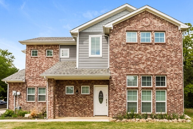 Building Photo - 601 Meadowbrook Rental