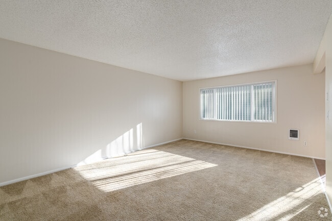 2BR, 2BA - 983SF - Living Room - Royal Greens Apartments