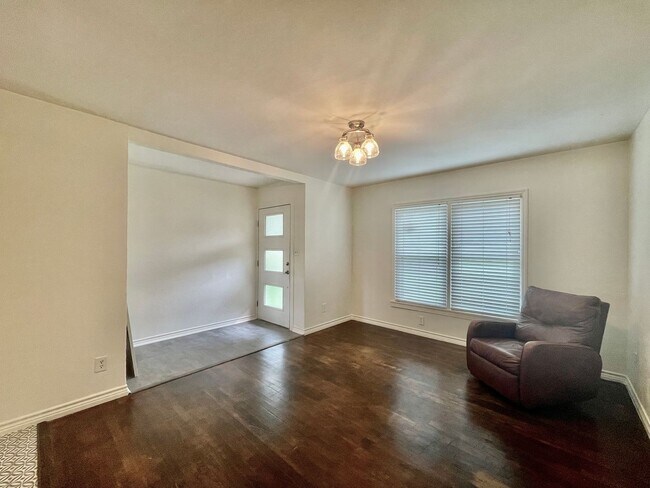 Photo - Fully Updated & Unbeatable Location