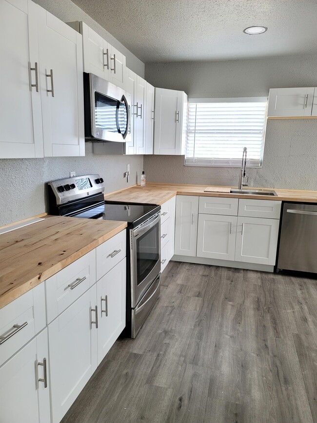 Photo - 1905 N Garden Ave