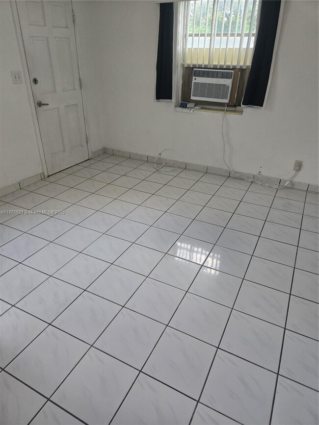 Photo - 1708 Plunkett St Unit rear